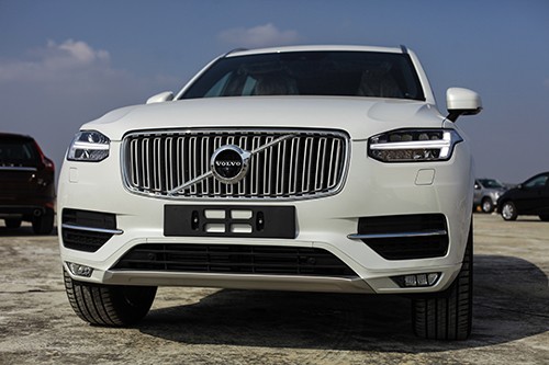 Volvo XC90 Inscription giá 4 tỷ - xe sang kiểu mới cho khách Việt ảnh 1 Volvo XC90 Inscription giá 4 tỷ - xe sang kiểu mới cho khách Việt ảnh 1