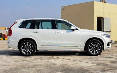 Volvo XC90 Inscription giá 4 tỷ - xe sang kiểu mới cho khách Việt ảnh 2 Volvo XC90 Inscription giá 4 tỷ - xe sang kiểu mới cho khách Việt ảnh 2