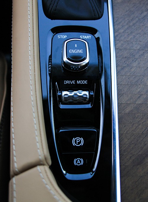 Volvo XC90 Inscription giá 4 tỷ - xe sang kiểu mới cho khách Việt ảnh 6 Volvo XC90 Inscription giá 4 tỷ - xe sang kiểu mới cho khách Việt ảnh 6