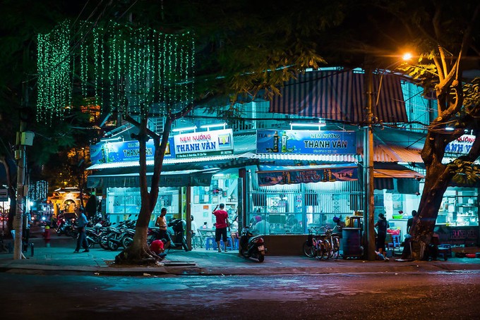 Đêm Việt Nam 'diệu kỳ' trong mắt khách Tây ảnh 3 Đêm Việt Nam 'diệu kỳ' trong mắt khách Tây ảnh 3