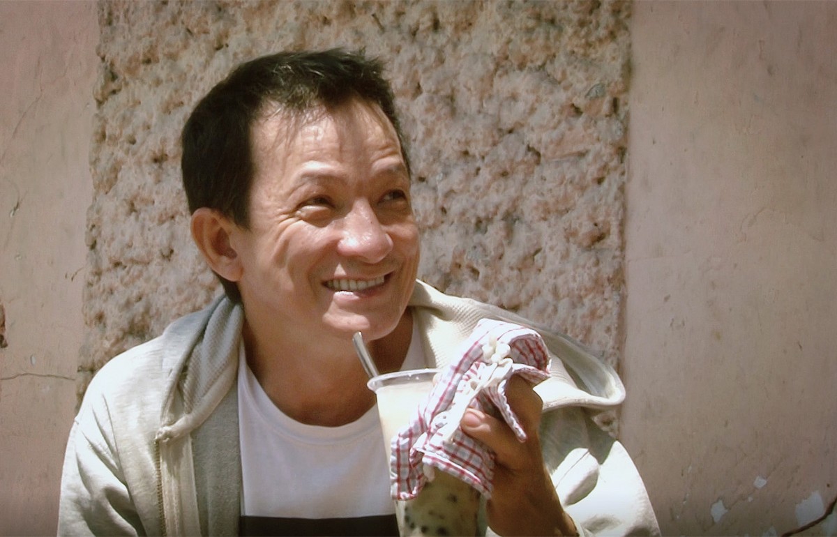 'Dương Quá' U.70 cụt tay bán chè suốt 30 năm khiến người người mê ly ảnh 3