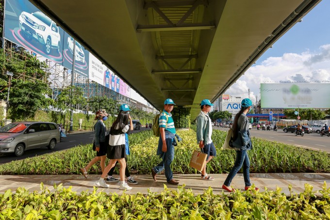 Cầu vượt vào sân bay Tân Sơn Nhất thông thoáng ngày khánh thành ảnh 9 Cầu vượt vào sân bay Tân Sơn Nhất thông thoáng ngày khánh thành ảnh 9