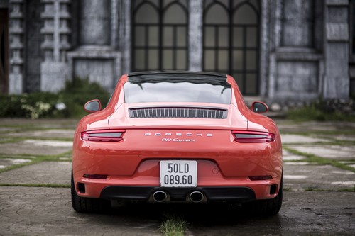 Nước Đức trong một chiếc Porsche 911 giá 8 tỷ ảnh 3 Nước Đức trong một chiếc Porsche 911 giá 8 tỷ ảnh 3