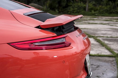 Nước Đức trong một chiếc Porsche 911 giá 8 tỷ ảnh 4 Nước Đức trong một chiếc Porsche 911 giá 8 tỷ ảnh 4