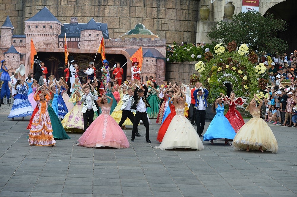 Phố đi bộ Hồ Gươm đón show trình diễn Carnival quốc tế lớn nhất từ trước đến nay ảnh 2