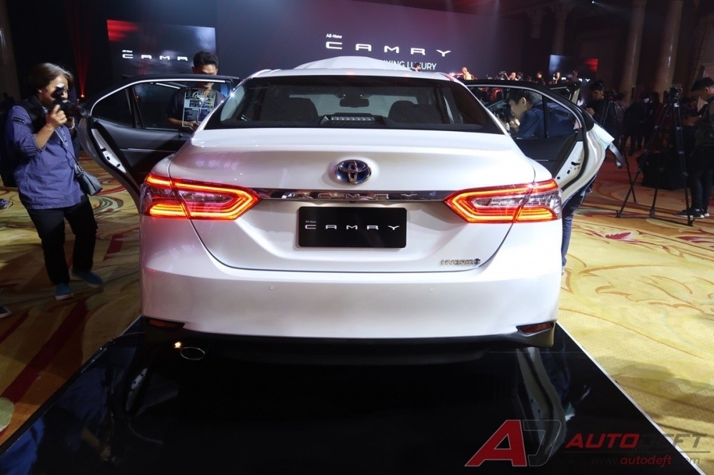 Toyota Camry phiên bản Đông Nam Á ra mắt, giá từ 43.500 USD ảnh 1 Toyota Camry phiên bản Đông Nam Á ra mắt, giá từ 43.500 USD ảnh 1