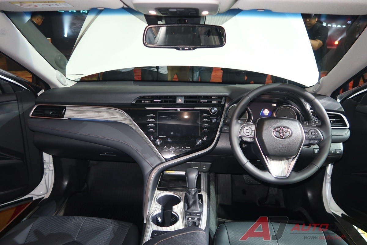 Toyota Camry phiên bản Đông Nam Á ra mắt, giá từ 43.500 USD ảnh 2 Toyota Camry phiên bản Đông Nam Á ra mắt, giá từ 43.500 USD ảnh 2
