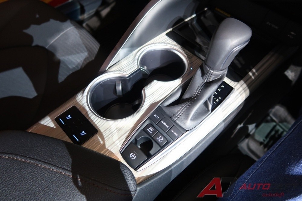 Toyota Camry phiên bản Đông Nam Á ra mắt, giá từ 43.500 USD ảnh 3 Toyota Camry phiên bản Đông Nam Á ra mắt, giá từ 43.500 USD ảnh 3