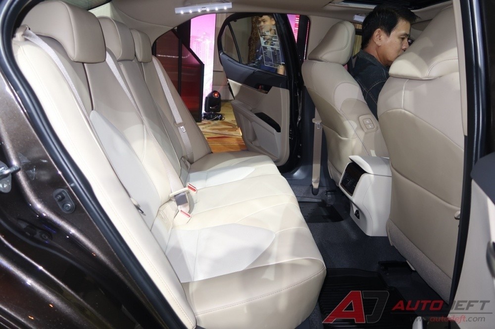 Toyota Camry phiên bản Đông Nam Á ra mắt, giá từ 43.500 USD ảnh 4 Toyota Camry phiên bản Đông Nam Á ra mắt, giá từ 43.500 USD ảnh 4