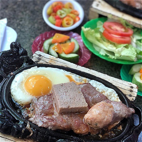 Ba món chỉ ngon khi bày trên chảo nóng ở Sài Gòn ảnh 3 Ba món chỉ ngon khi bày trên chảo nóng ở Sài Gòn ảnh 3