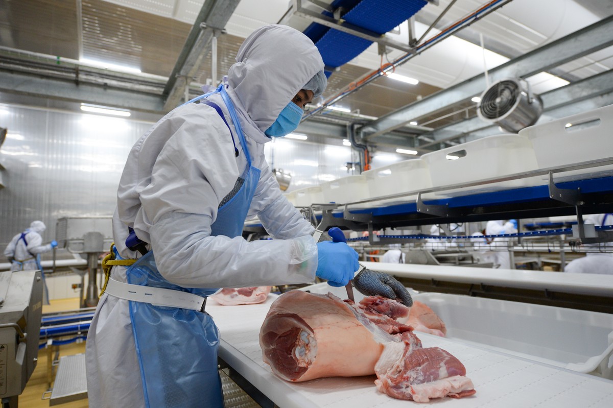 Tổ hợp chế biến thịt MEATDeli Sài Gòn với tổng vốn đầu tư 1.800 tỷ đồng, công suất thiết kế 1,4 triệu con heo/năm. Tổ hợp chế biến thịt MEATDeli Sài Gòn với tổng vốn đầu tư 1.800 tỷ đồng, công suất thiết kế 1,4 triệu con heo/năm.