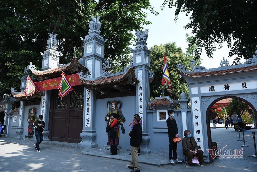 Chùa Hà là di tích lịch sử nằm tại Quận Cầu Giấy - Hà Nội.