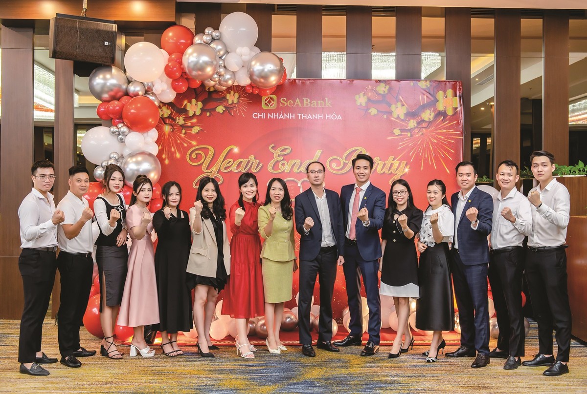 SeABank Thanh Hóa luôn là một trong những đơn vị đi đầu trong các hoạt động kinh doanh và các hoạt động phong trào (Ảnh chụp trong chương trình Year and Party của SeABank Thanh Hóa). SeABank Thanh Hóa luôn là một trong những đơn vị đi đầu trong các hoạt động kinh doanh và các hoạt động phong trào (Ảnh chụp trong chương trình Year and Party của SeABank Thanh Hóa).