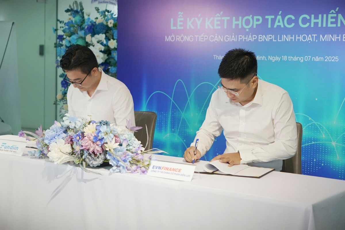 EVNFinance ký kết hợp tác chiến lược với nền tảng "Mua Trước, Trả Sau" (Buy Now, Pay Later - BNPL) Fundiin. EVNFinance ký kết hợp tác chiến lược với nền tảng "Mua Trước, Trả Sau" (Buy Now, Pay Later - BNPL) Fundiin.