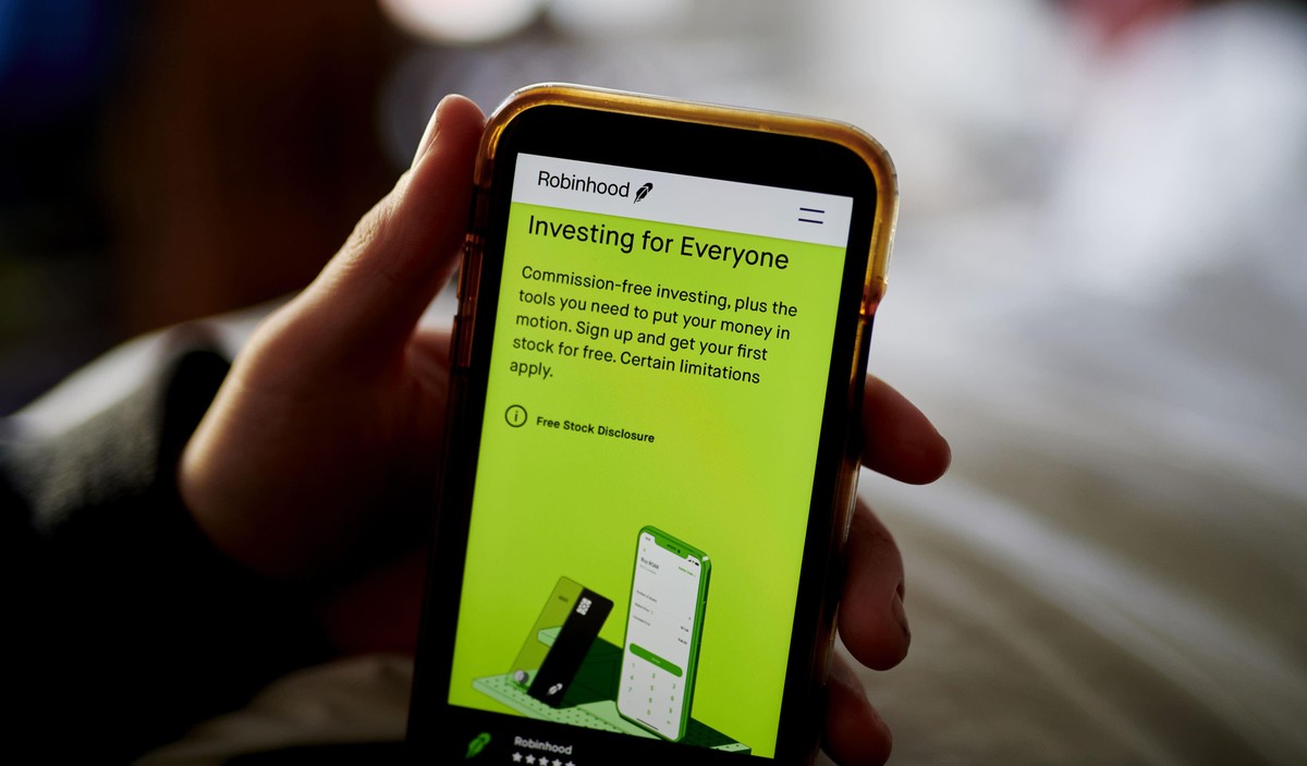 Robinhood hạn chế giao dịch với cổ phiếu GameStop. Ngay lập tức, nhiều nhà đầu tư cho biết sẽ kiện sàn giao dịch này, khiến giá cổ phiếu Robinhood xuống dốc Robinhood hạn chế giao dịch với cổ phiếu GameStop. Ngay lập tức, nhiều nhà đầu tư cho biết sẽ kiện sàn giao dịch này, khiến giá cổ phiếu Robinhood xuống dốc