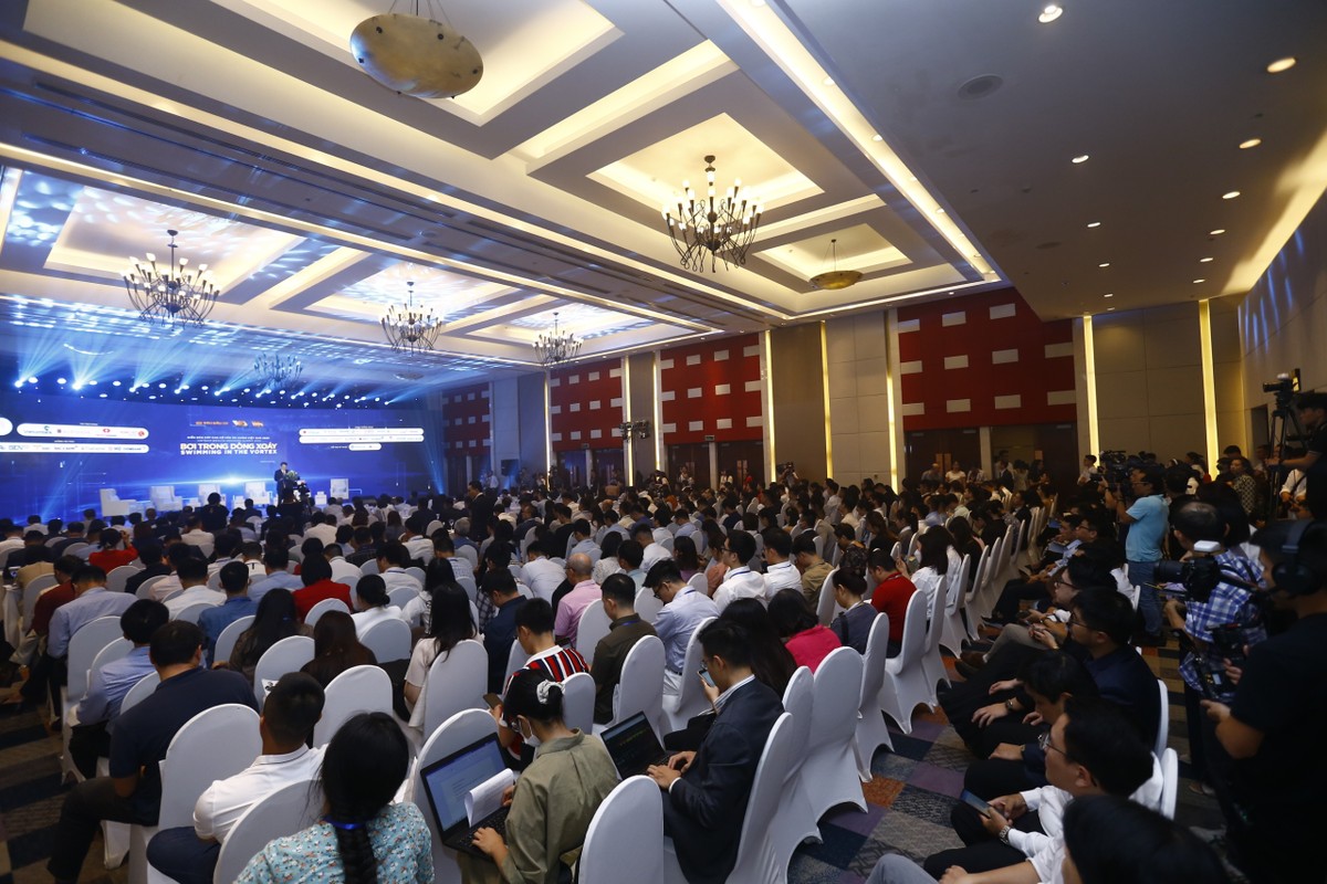 Diễn đàn thu hút đông đảo khách tham dự trực tiếp Diễn đàn thu hút đông đảo khách tham dự trực tiếp