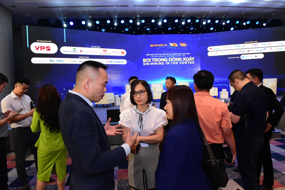 Các chuyên gia kinh tế hàng đầu tham dự Diễn đàn và chia sẻ thông tin sôi nổi Các chuyên gia kinh tế hàng đầu tham dự Diễn đàn và chia sẻ thông tin sôi nổi