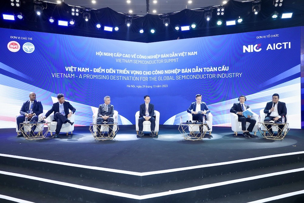 Tọa đàm “Cơ hội và thách thức để phát triển ngành công nghiệp bán dẫn Việt Nam” Tọa đàm “Cơ hội và thách thức để phát triển ngành công nghiệp bán dẫn Việt Nam”