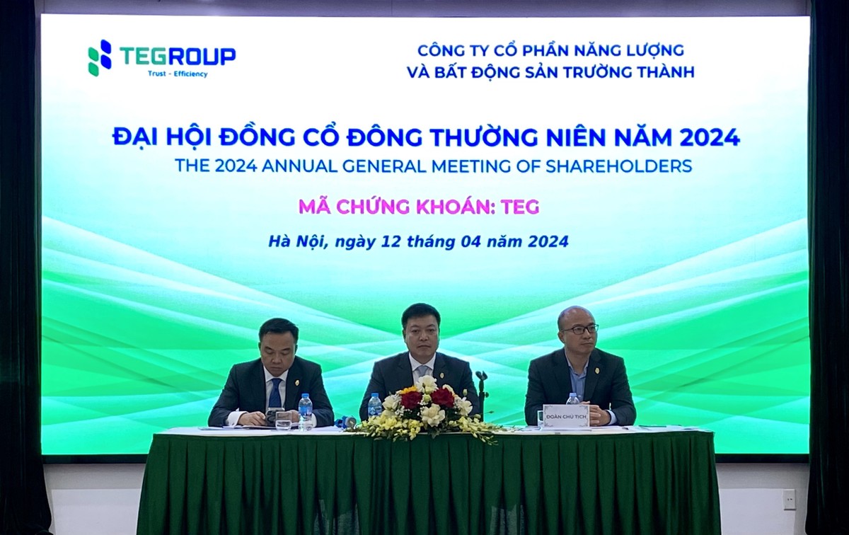 Ông Đặng Trung Kiên, Chủ tịch HĐQT Năng lượng và Bất động sản Trường Thành (ngồi giữa)