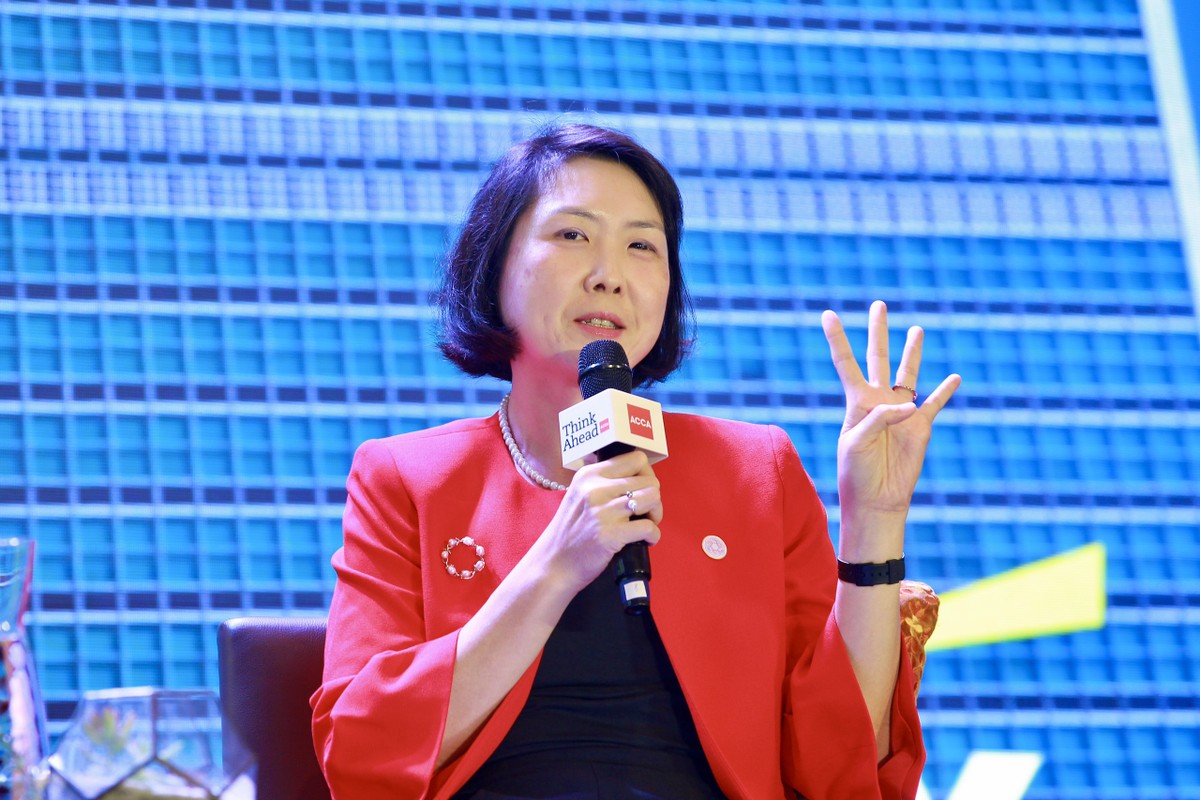 Bà Julia Tay, Lãnh đạo Chính sách Công cộng châu Á - Thái Bình Dương, EY Bà Julia Tay, Lãnh đạo Chính sách Công cộng châu Á - Thái Bình Dương, EY