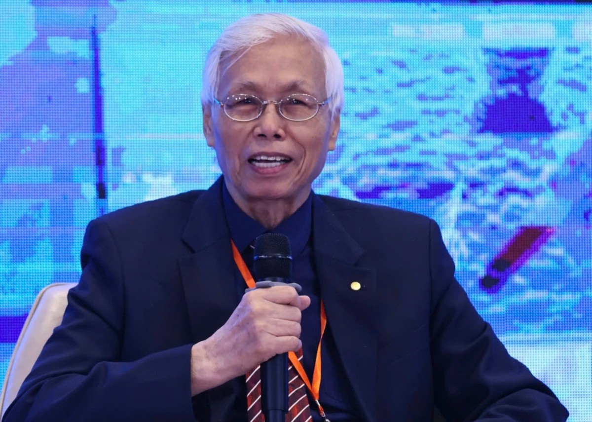 Ông Lê Văn Truyền, nguyên Thứ trưởng Bộ Y tế chia sẻ tại phiên thảo luận Ông Lê Văn Truyền, nguyên Thứ trưởng Bộ Y tế chia sẻ tại phiên thảo luận