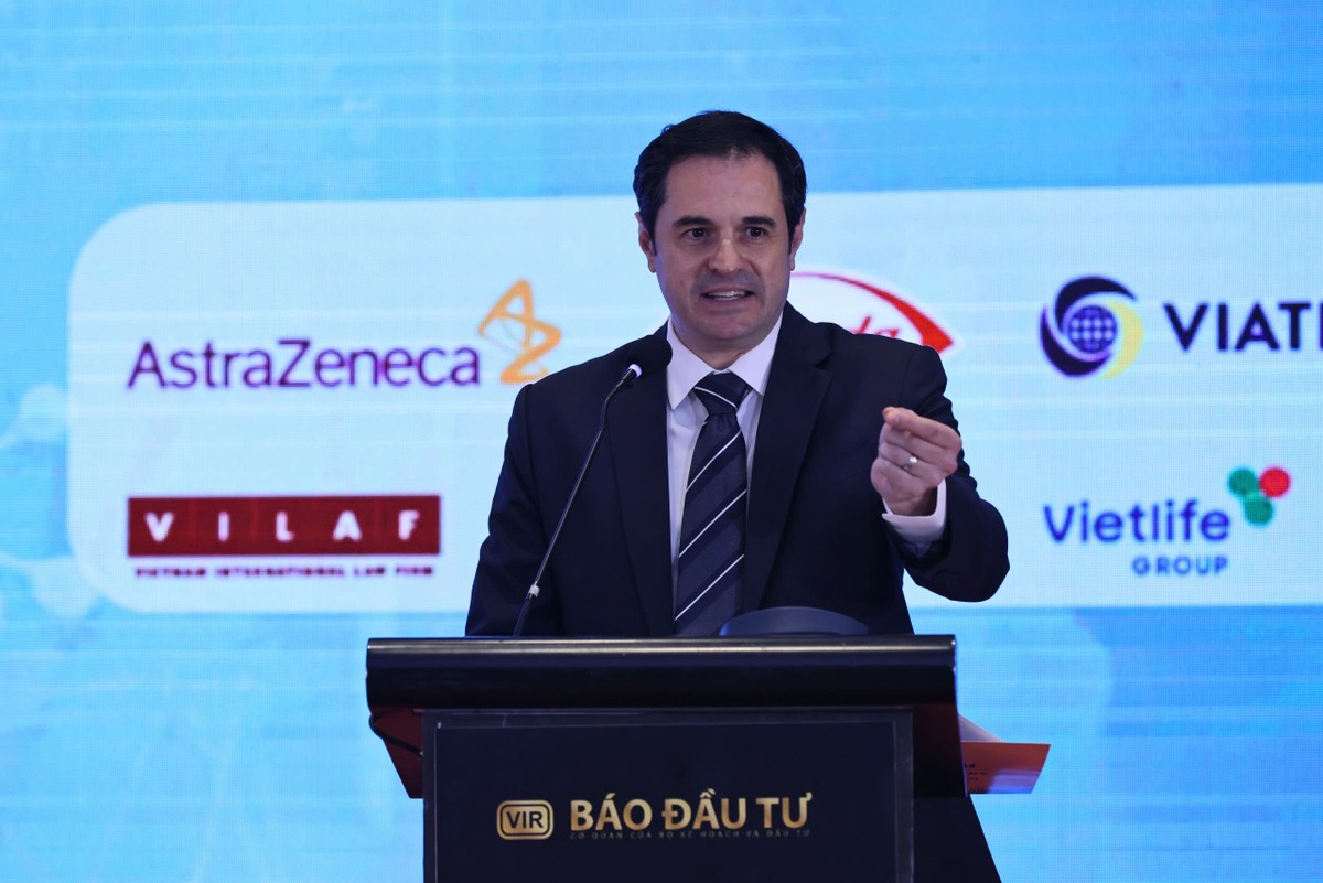 Ông Dion Warren, Tổng giám đốc khu vực Đông Nam Á và Ấn Độ, Takeda phát biểu tại Hội thảo. Ảnh: Dũng Minh Ông Dion Warren, Tổng giám đốc khu vực Đông Nam Á và Ấn Độ, Takeda phát biểu tại Hội thảo. Ảnh: Dũng Minh