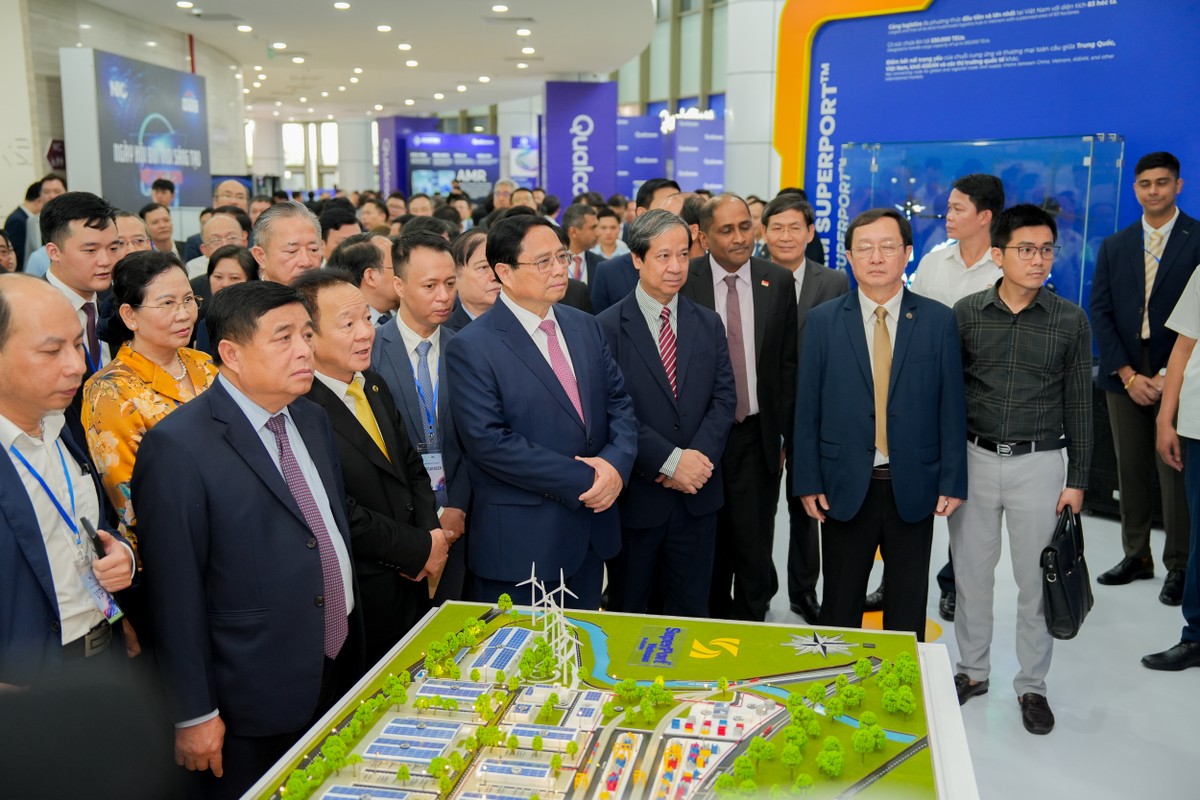 Sự kiện có sự tham gia của Thủ tướng Chính phủ Phạm Minh Chính, lãnh đạo các Bộ, ban ngành Sự kiện có sự tham gia của Thủ tướng Chính phủ Phạm Minh Chính, lãnh đạo các Bộ, ban ngành