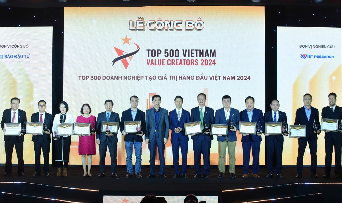Đại diện các doanh nghiệp được vinh danh Top 500 doanh nghiệp tạo giá trị hàng đầu Việt Nam 2024 Đại diện các doanh nghiệp được vinh danh Top 500 doanh nghiệp tạo giá trị hàng đầu Việt Nam 2024