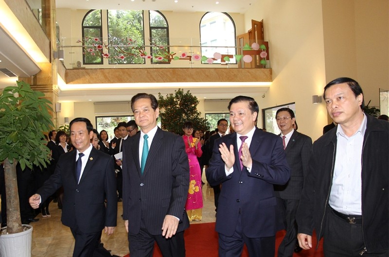 Thủ tướng Nguyễn Tấn Dũng đánh cồng khai trương phiên giao dịch đầu xuân ảnh 1 Thủ tướng Nguyễn Tấn Dũng đánh cồng khai trương phiên giao dịch đầu xuân ảnh 1