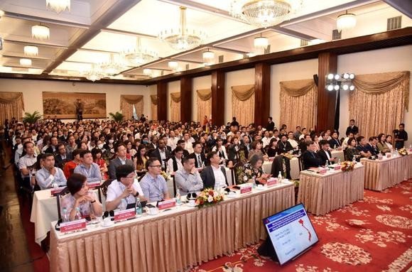 Hội nghị đối tác 2020 là Hội nghị đối tác đầu tiên được VCM tổ chức &quot;dưới thời&quot; Masan: VinCommerce đặc biệt đưa ra quy hoạch top 100 đối tác chiến lược sẽ cùng đồng hành để dẫn dắt thị trường bán lẻ Việt Nam và hàng loạt những đặc quyền dành riêng cho nhóm đối tác chiến lược này