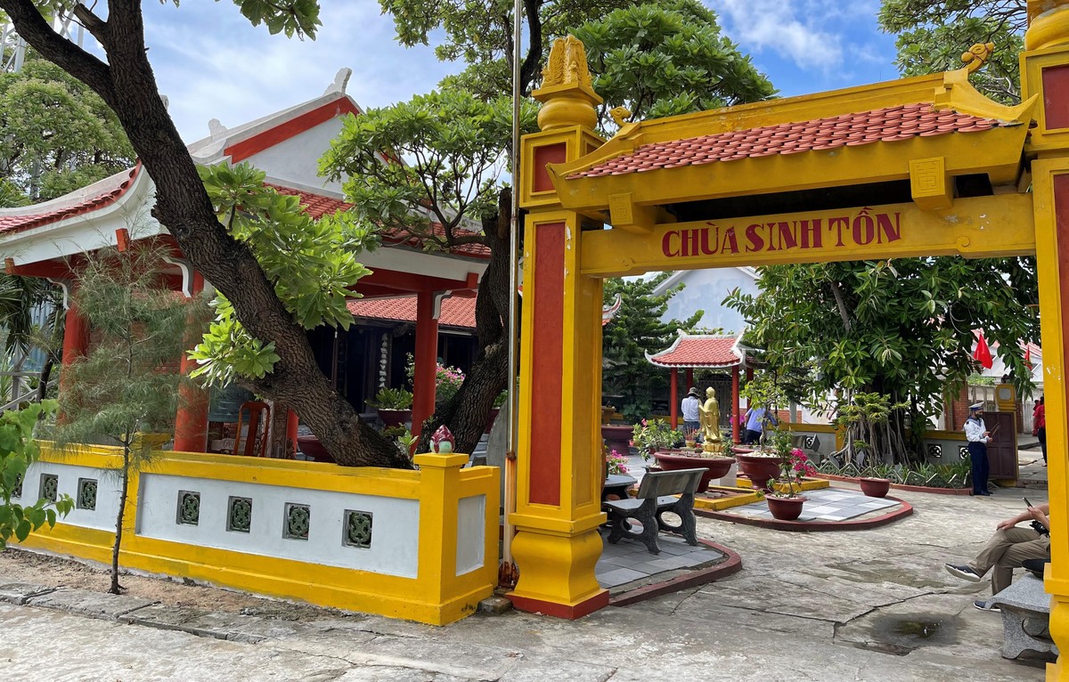 Chùa trên đảo Sinh Tồn Chùa trên đảo Sinh Tồn