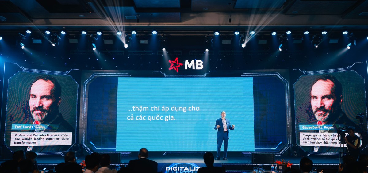 Giáo sư David L. Rogers chia sẻ tại Hội thảo quốc tế &quot;Digitalize to Revolutionize - Định hình nền kinh tế số tương lai&quot;