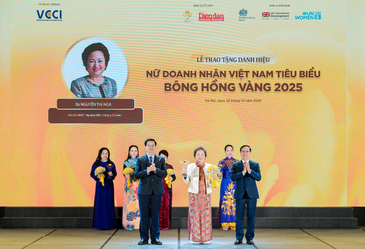 Madame Nguyễn Thị Nga - Chủ tịch Tập đoàn BRG lần thứ 6 vinh dự nhận danh hiệu TOP 10 “Nữ doanh nhân Việt Nam tiêu biểu - Bông hồng Vàng”