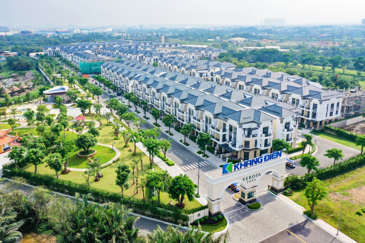 Tại Asia Property Awards 2019, Verosa Park – Quần thể nhà liên kế & biệt thự đẳng cấp 5 sao của Khang Điền đã đạt giải Thiết kế kiến trúc cảnh quan nhà ở xuất sắc nhất (Best Housing Landscape Architectural Design). Hiện tại, Verosa Park đã hoàn thiện và đón những cư dân đầu tiên về sinh sống. Quý 4.2020, Khang Điền tiếp tục mở bán những căn nhà tuyệt đẹp cuối cùng với chính sách bán hàng hấp dẫn như: Tặng xe lên đến 1.5 tỷ đồng; Thanh toán 30% đến khi nhận nhà; Vay ưu đãi lãi suất 0% trong 24 tháng. www.verosapark.com.vn | 0823 968 368. Tại Asia Property Awards 2019, Verosa Park – Quần thể nhà liên kế & biệt thự đẳng cấp 5 sao của Khang Điền đã đạt giải Thiết kế kiến trúc cảnh quan nhà ở xuất sắc nhất (Best Housing Landscape Architectural Design). Hiện tại, Verosa Park đã hoàn thiện và đón những cư dân đầu tiên về sinh sống. Quý 4.2020, Khang Điền tiếp tục mở bán những căn nhà tuyệt đẹp cuối cùng với chính sách bán hàng hấp dẫn như: Tặng xe lên đến 1.5 tỷ đồng; Thanh toán 30% đến khi nhận nhà; Vay ưu đãi lãi suất 0% trong 24 tháng. www.verosapark.com.vn | 0823 968 368.