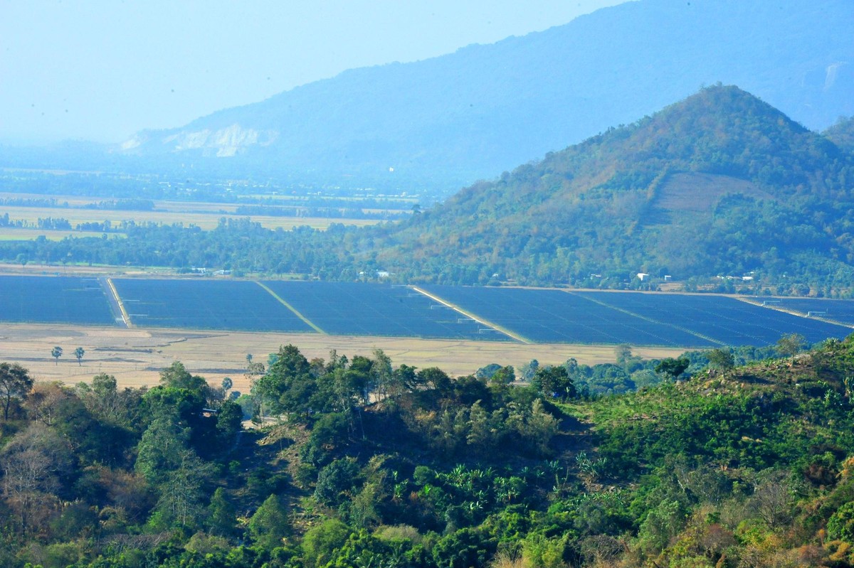 Theo dự thảo Quy hoạch điện VIII, các nguồn điện gió và điện mặt trời sẽ phát triển mạnh mẽ. Theo dự thảo Quy hoạch điện VIII, các nguồn điện gió và điện mặt trời sẽ phát triển mạnh mẽ.