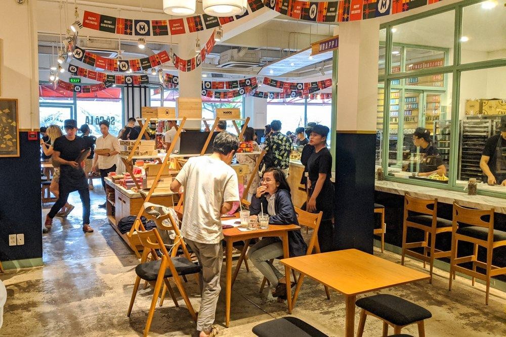 Marou mở địa điểm Maison Marou đầu tiên trên đường Calmette ở TP.HCM vào năm 2016, và sau đó mở rộng ra Hà Nội Marou mở địa điểm Maison Marou đầu tiên trên đường Calmette ở TP.HCM vào năm 2016, và sau đó mở rộng ra Hà Nội