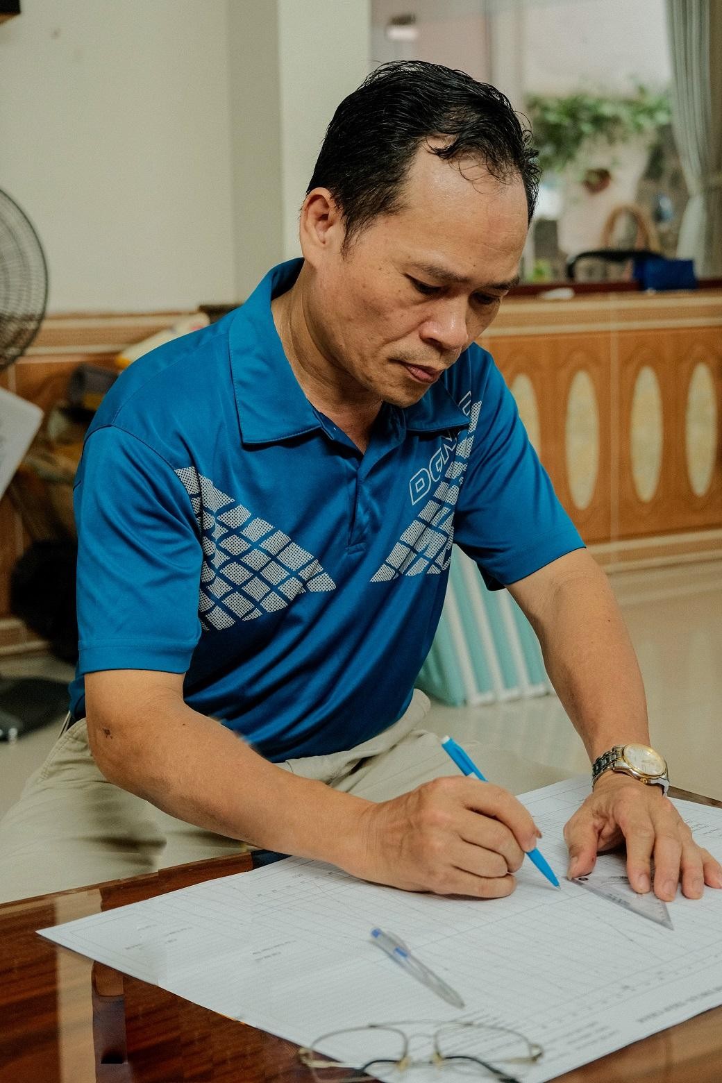 Anh Nguyễn Mạnh Hùng đang công tác tại Phòng Điều Hành Vận Tải Đường Sắt Sài Gòn. Anh Nguyễn Mạnh Hùng đang công tác tại Phòng Điều Hành Vận Tải Đường Sắt Sài Gòn.