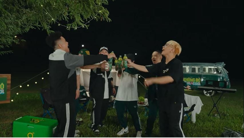Các khách mời quẩy hết mình trong lần đầu tiên được quy tụ cắm trại ngoài trời sau giãn cách.