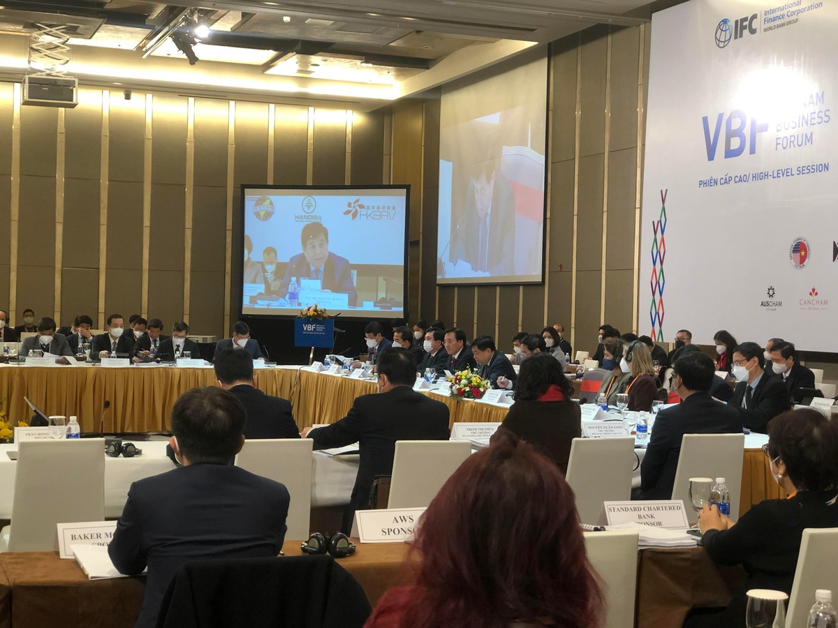 VBF 2022 chủ để phục hồi kinh tế và phát triển chuỗi cung ứng trong bối cảnh bình thường mới được tổ chức ngày 21/2 gồm 3 phiên thảo luận. VBF 2022 chủ để phục hồi kinh tế và phát triển chuỗi cung ứng trong bối cảnh bình thường mới được tổ chức ngày 21/2 gồm 3 phiên thảo luận.