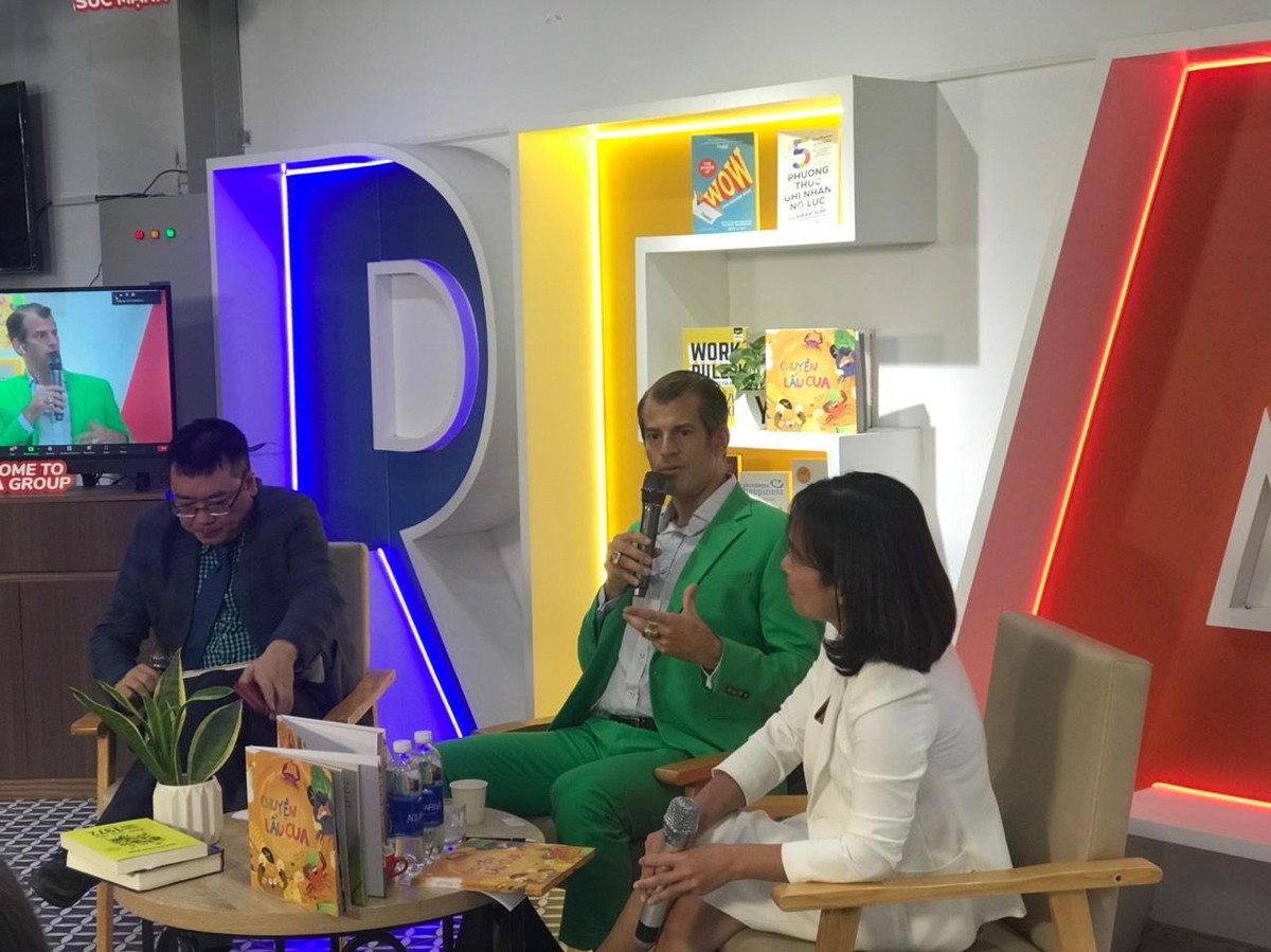 Tổng giám đốc Mekong Capital chia sẻ về hành trình xây dựng Quỹ và sự chuyển hoá, thay đổi. Tổng giám đốc Mekong Capital chia sẻ về hành trình xây dựng Quỹ và sự chuyển hoá, thay đổi.