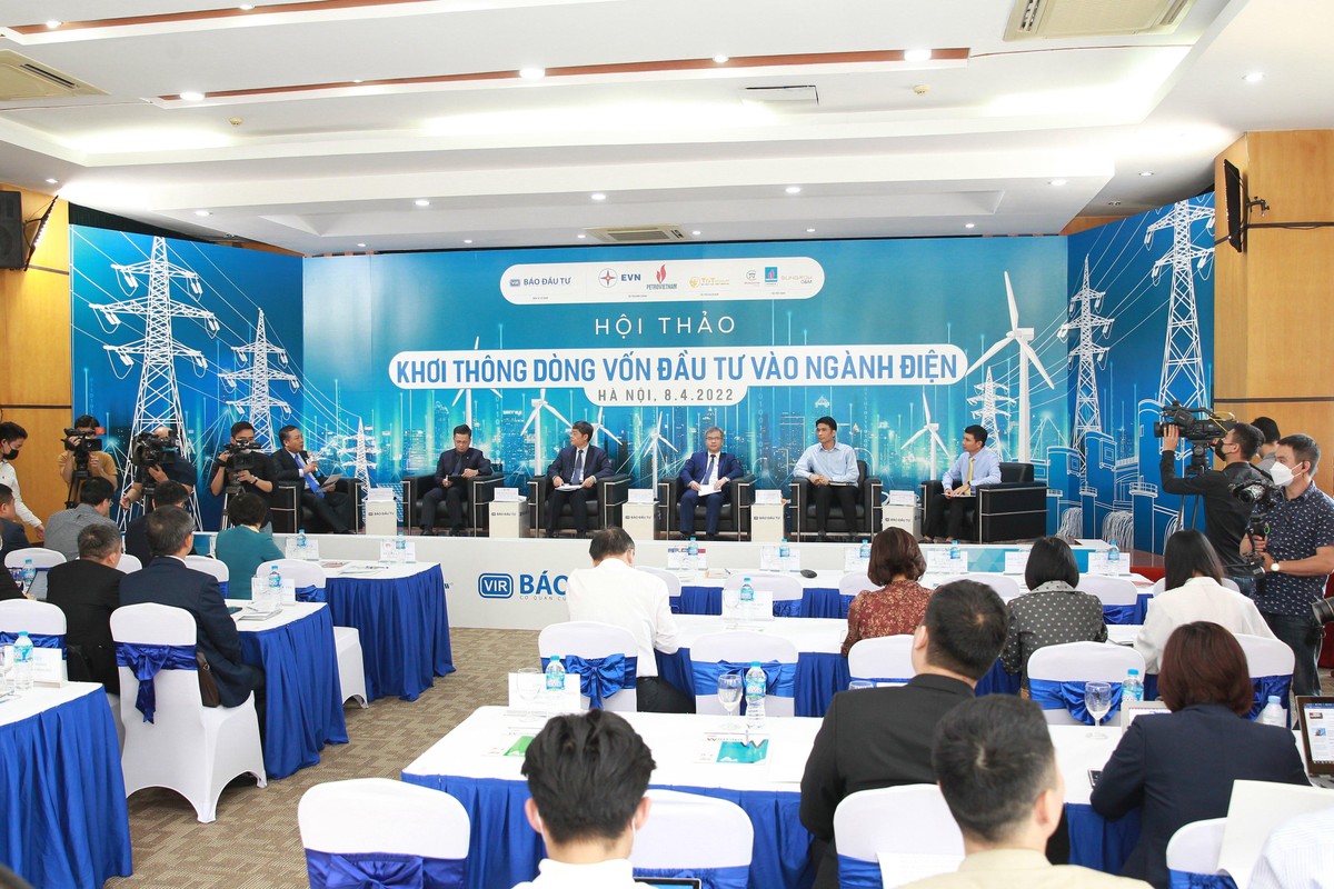 Hội thảo "Khơi thông dòng vốn đầu tư vào ngành điện" thu hút sự quan tâm lớn của cộng đồng doanh nghiệp đang đầu tư vào lĩnh vực năng lượng (ảnh: Dũng Minh). Hội thảo "Khơi thông dòng vốn đầu tư vào ngành điện" thu hút sự quan tâm lớn của cộng đồng doanh nghiệp đang đầu tư vào lĩnh vực năng lượng (ảnh: Dũng Minh).