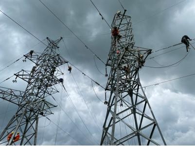 Đường dây 110 Kv hai mạch đã hòa lưới điện quốc gia.