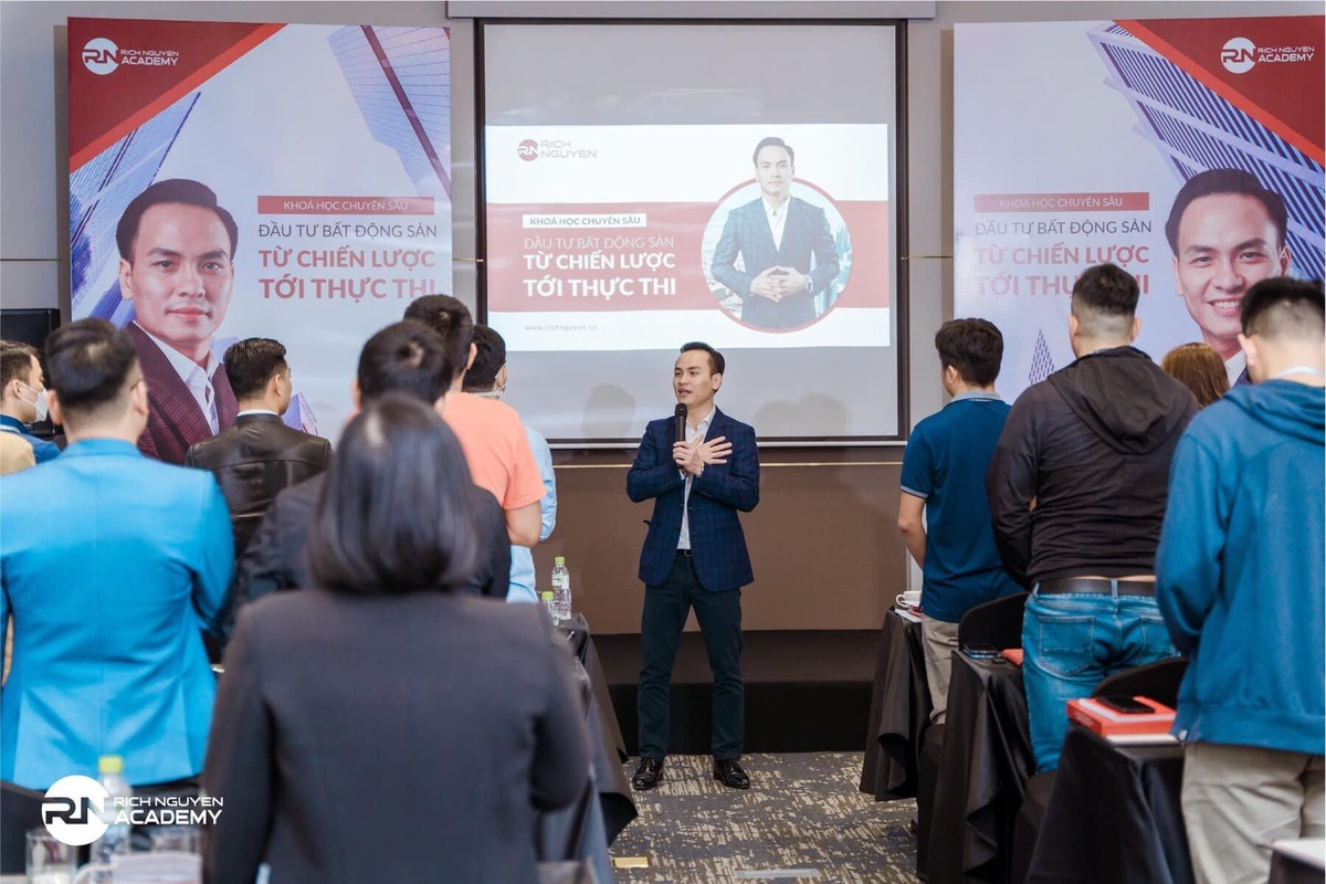 Nhà đầu tư cá nhân khi tham gia vào thị trường bất động sản thường mắc nhiều sai lầm, trong đó chủ yếu do không có kiến thức và không được đào tạo bài bản. Nhà đầu tư cá nhân khi tham gia vào thị trường bất động sản thường mắc nhiều sai lầm, trong đó chủ yếu do không có kiến thức và không được đào tạo bài bản.