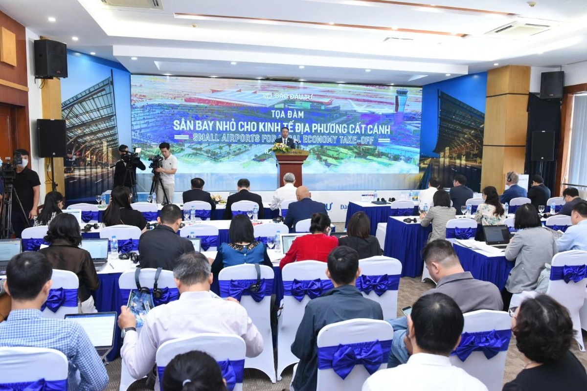 Tổng biên tập Báo Đầu tư Lê Trọng Minh cho biết mạng lưới các sân bay nối liền sẽ tạo nên “mạch máu” cho nền kinh tế. Ảnh: Dũng Minh