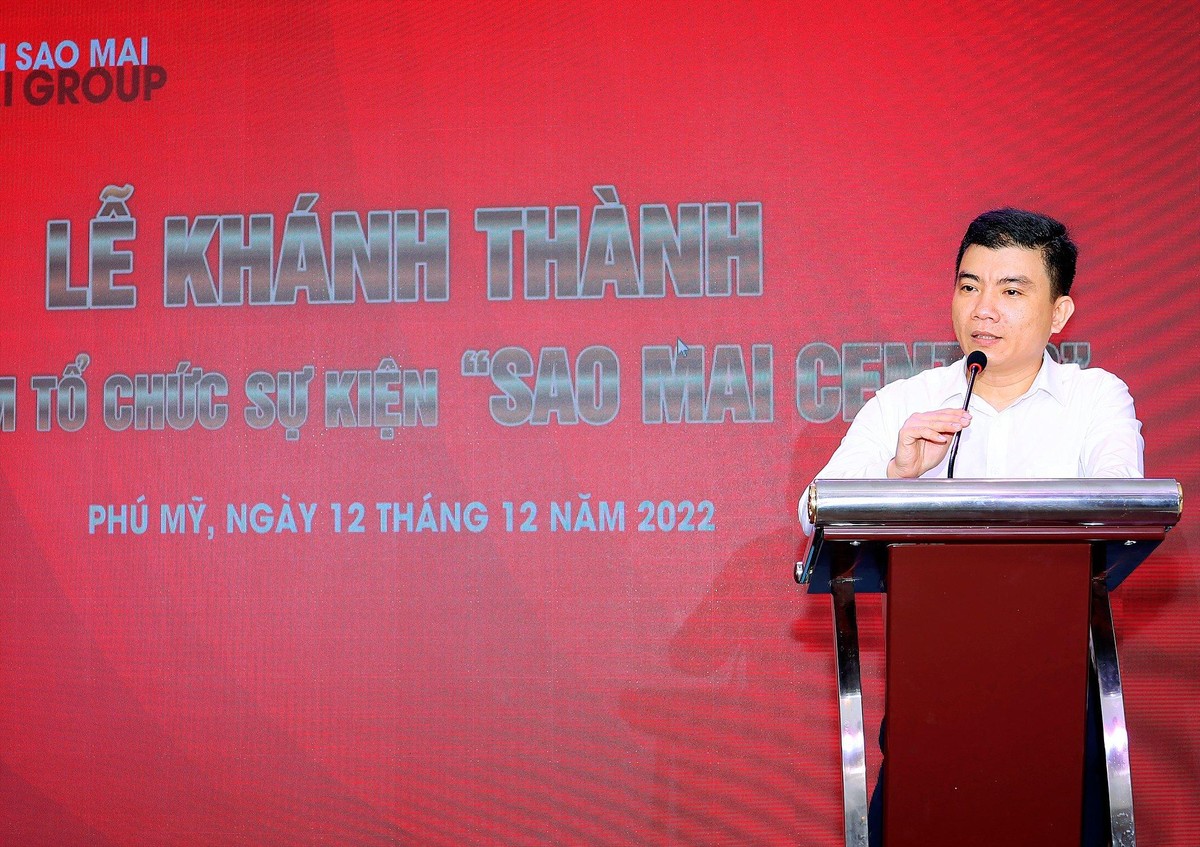 Ông Nguyễn Phi Trường - Chủ tịch UBND xã Tân Phước - thị xã Phú Mỹ phát biểu chúc mừng sự kiện khánh thành Sao Mai Center. Ông Nguyễn Phi Trường - Chủ tịch UBND xã Tân Phước - thị xã Phú Mỹ phát biểu chúc mừng sự kiện khánh thành Sao Mai Center.