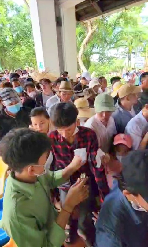 Lượng du khách đi Cáp treo Núi Cấm tăng đột biến so với năm ngoái - tín hiệu rất đáng phấn khởi cho mùa trẩy hội xuân trên Thiên Cấm Sơn. Lượng du khách đi Cáp treo Núi Cấm tăng đột biến so với năm ngoái - tín hiệu rất đáng phấn khởi cho mùa trẩy hội xuân trên Thiên Cấm Sơn.