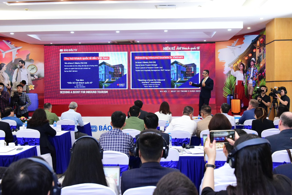Tiến sĩ Nuno F. Ribeiro đưa ra kế sách cụ thể giúp thu hút khách quốc tế đến Việt Nam ngày càng nhiều hơn. Ảnh Dũng Minh