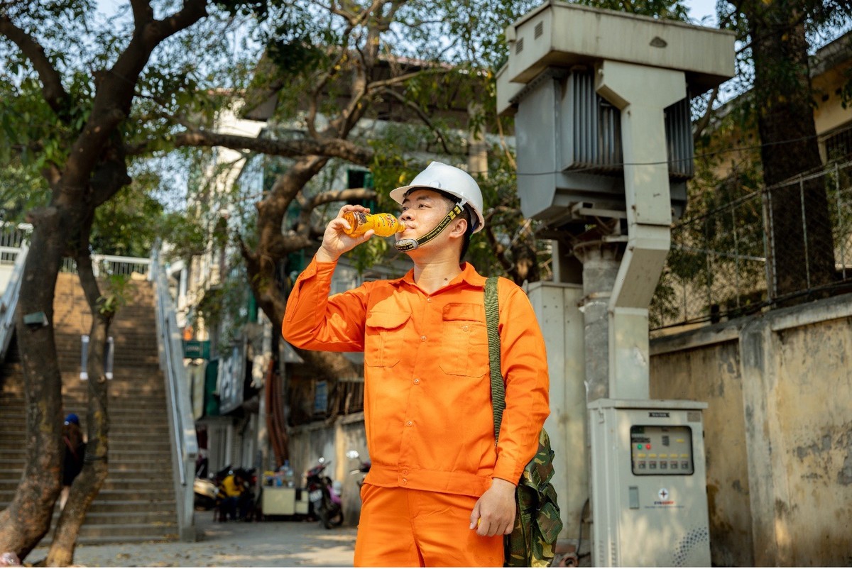 Nước tăng lực Number 1 giúp bổ sung năng lượng, lấy lại tỉnh táo ngay tức thì. Nước tăng lực Number 1 giúp bổ sung năng lượng, lấy lại tỉnh táo ngay tức thì.