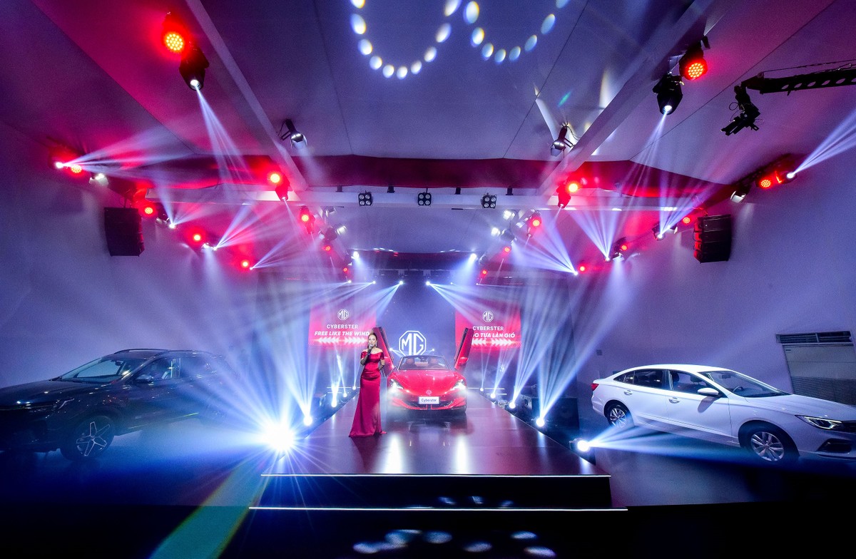 MG giới thiệu hai mẫu xe mới New Mg5 và RX5 kỳ vọng có sự bứt phá trong những tháng cuối năm.