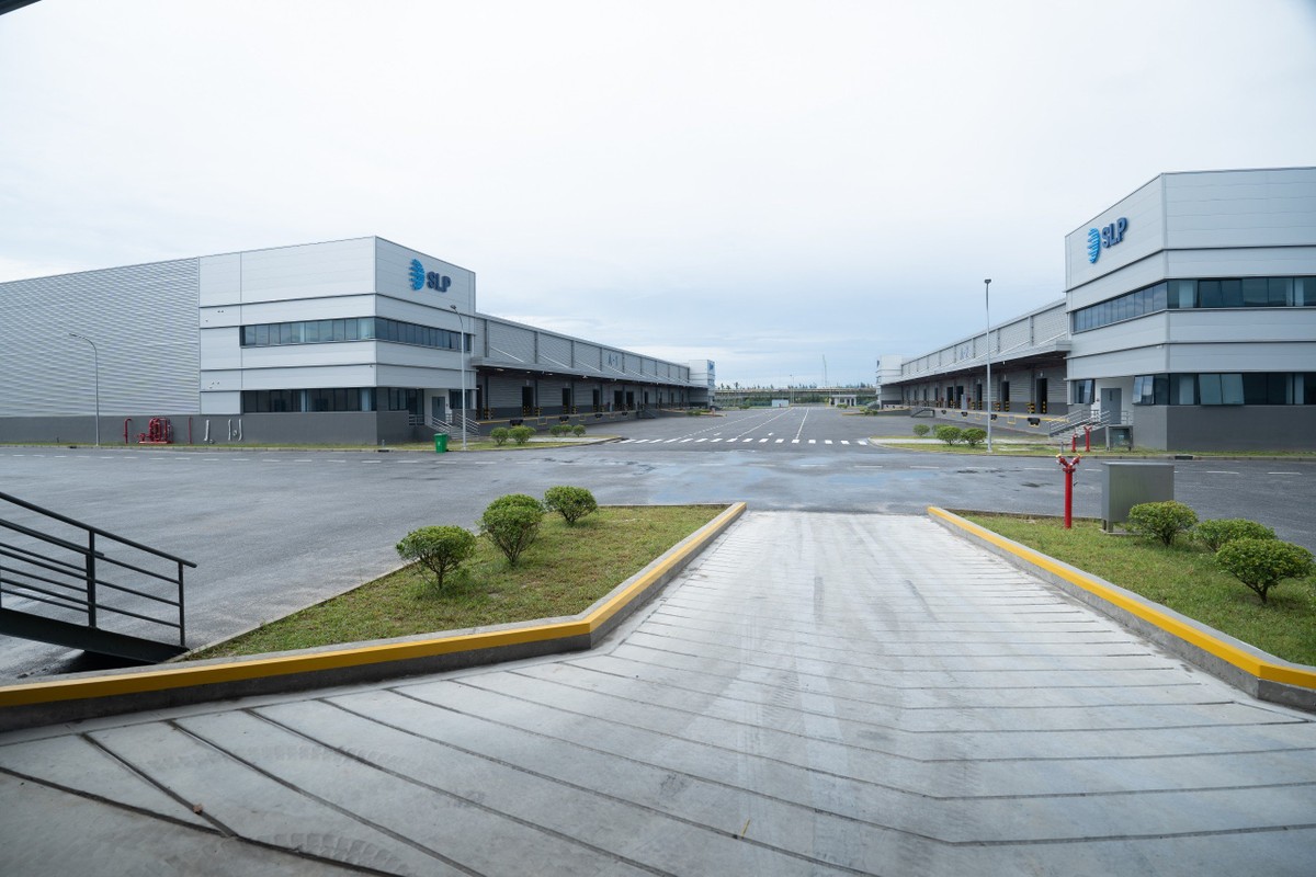 SLP cho rằng để phát triển ngành logistics tăng trưởng, Việt Nam cần đẩy mạnh đầu tư phát triển cơ sở hạ tầng, áp dụng công nghệ. SLP cho rằng để phát triển ngành logistics tăng trưởng, Việt Nam cần đẩy mạnh đầu tư phát triển cơ sở hạ tầng, áp dụng công nghệ.